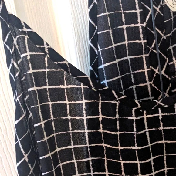 🌸 Sheer Strappy Top - Picture 5 of 6